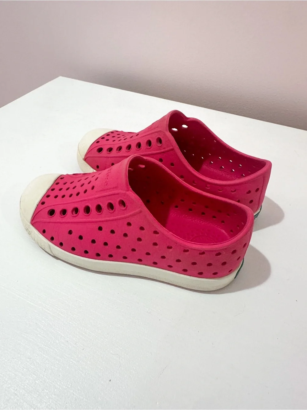 Native Jefferson sneaker toddler girl size 9 dark pink